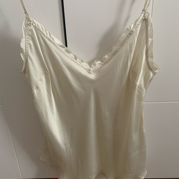 Aritzia: Wilfred Ruffle Blouse - Picture 2 of 6